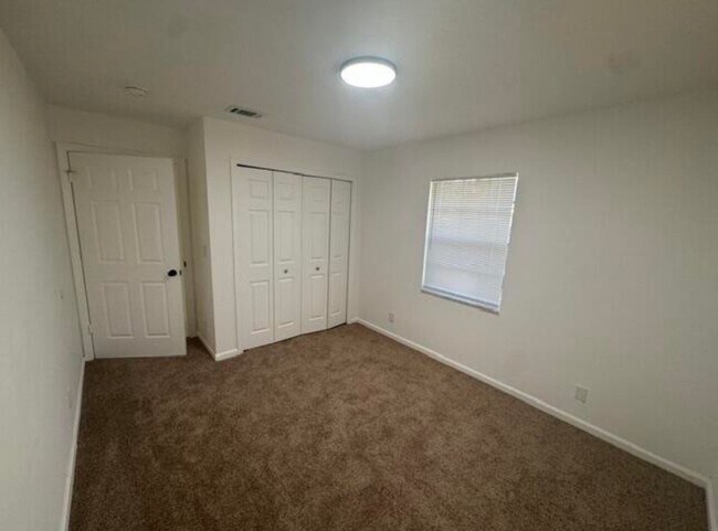 Building Photo - 1046 Goldenrod Rd