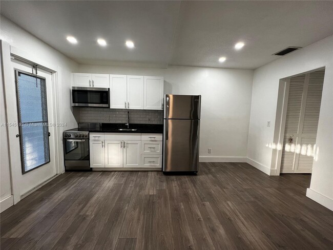 Building Photo - 3515 Van Buren St