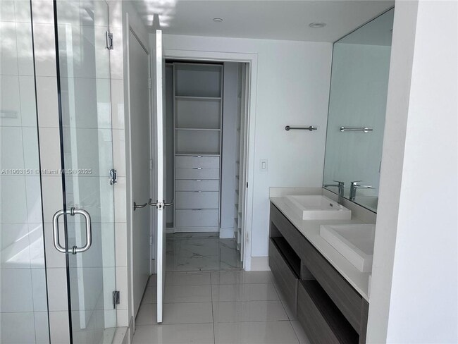 Building Photo - 460 NE 28th St