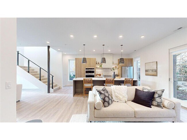 Building Photo - 4 West Dr