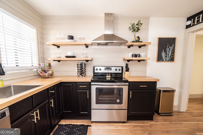 Building Photo - 907 White St SW