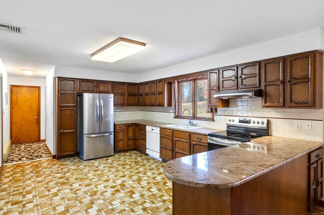 Building Photo - 117 Church Hill Rd