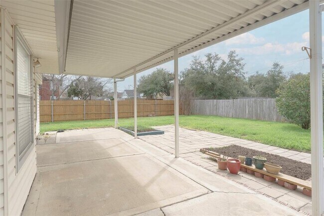 Building Photo - 2201 Broughton Ct