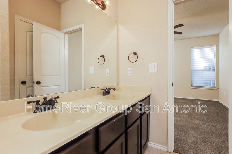 Building Photo - 672 Creekside Cir