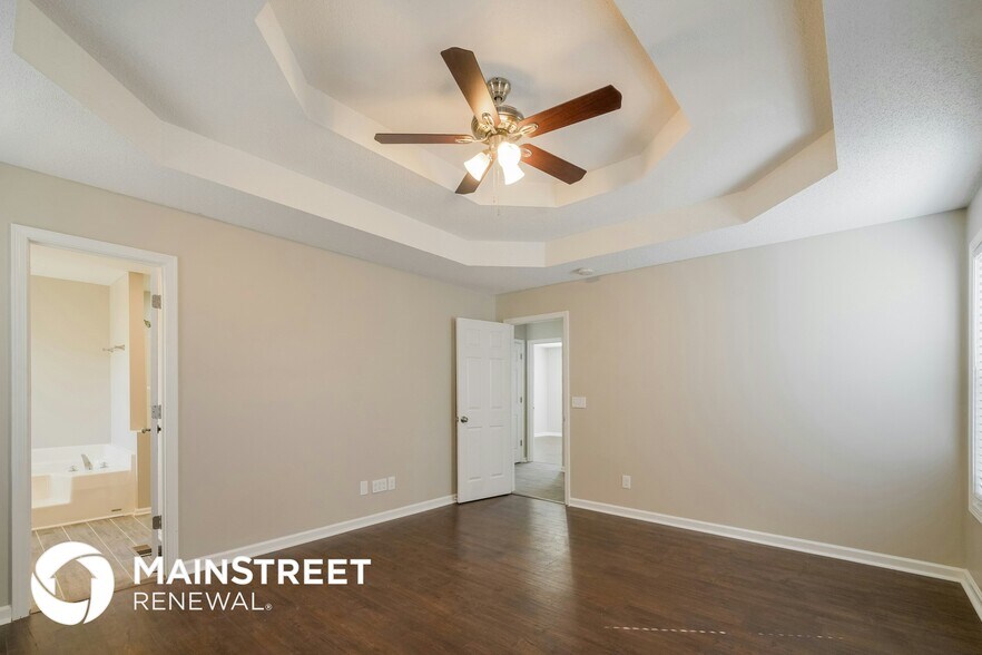 Building Photo - 10 Wisteria Dr