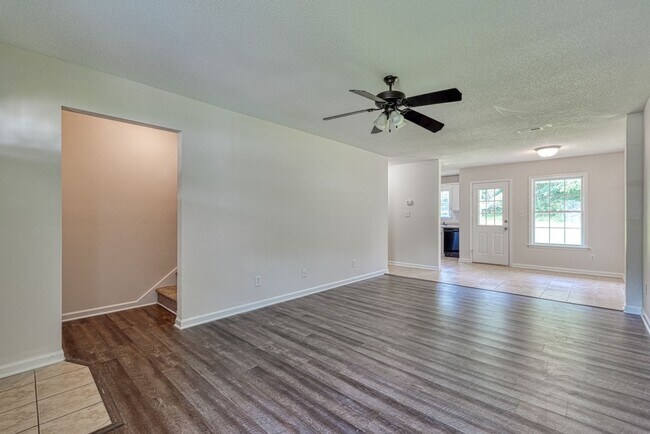 Building Photo - 567 Seays Crest Dr