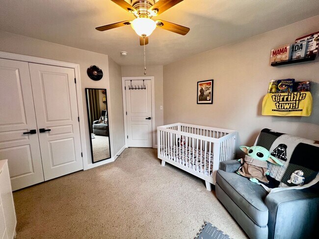 Building Photo - Gorgeous Home in the heart of Bayview Beach