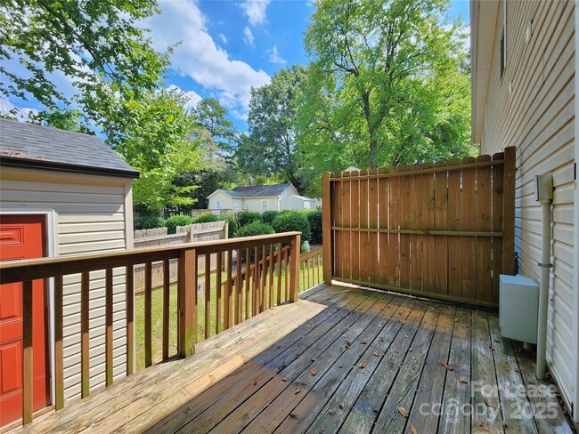 Building Photo - 268 Southcircle Dr NW