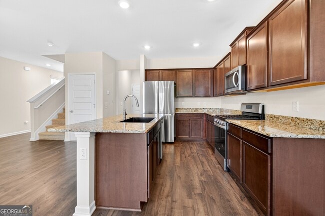 Building Photo - 122 Silver Birch Pass