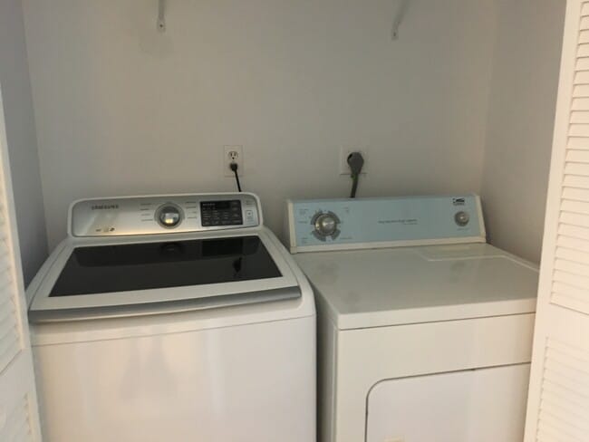 Building Photo - 6495 Chasewood Dr