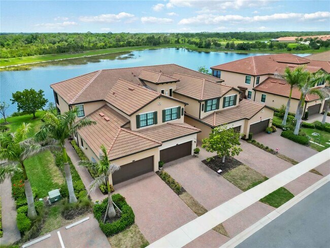 Building Photo - 10805 Tarflower Dr