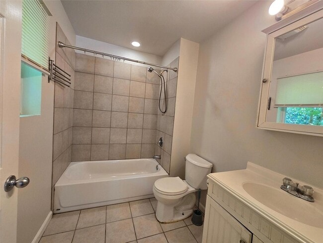 Building Photo - 4516 Russell Dr