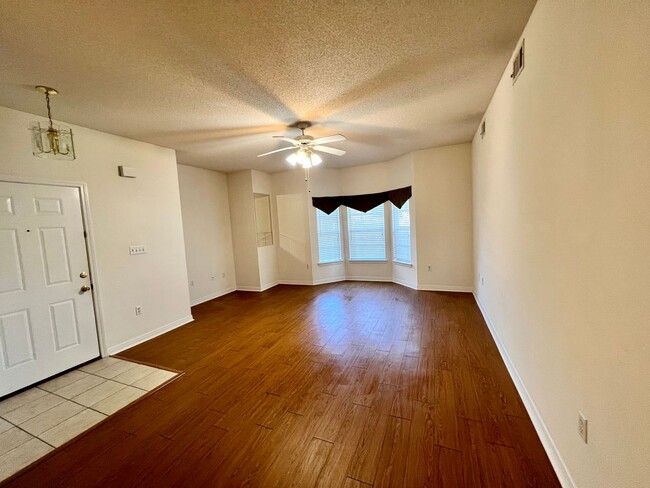 Building Photo - First floor unit!
