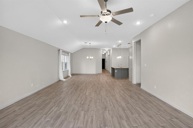 Building Photo - 105 Greenway Dr