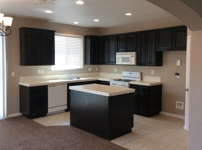 Building Photo - 1374 Bamboo St