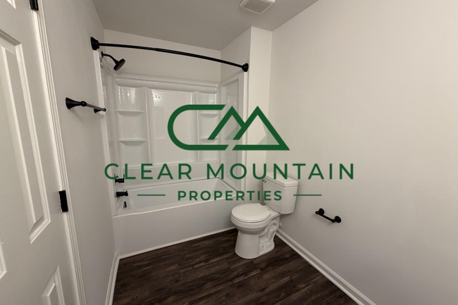 Building Photo - Fully Updated 3BR/2BA with Open Floor Plan & High Ceiling!