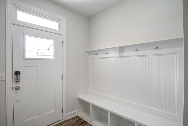 Building Photo - 3/2.5 Townhome Close to Southpoint w/ Garage!