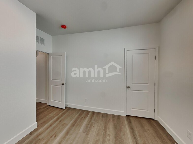 Building Photo - 10549 Lagaspi Dr