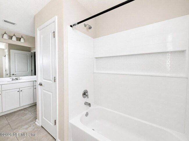 Building Photo - 142 Ness Cir