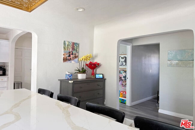 Building Photo - 1245 N Orchard Dr