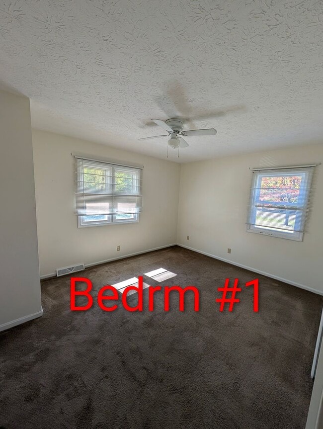 Building Photo - Avon 2 bedroom Duplex