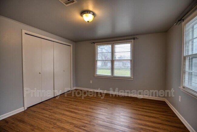 Building Photo - 3033 NW 31st St