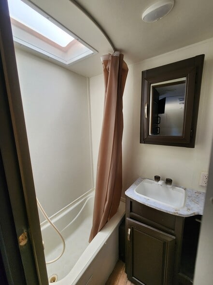 Building Photo - 265 Hummingbird Way