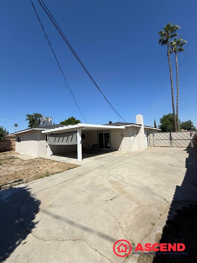 Building Photo - Charming 3 Bedroom / 2 Bath Home + Additional Office