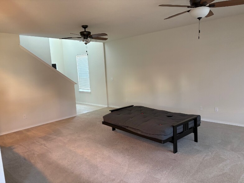 Primary Photo - 10347 Dunlap