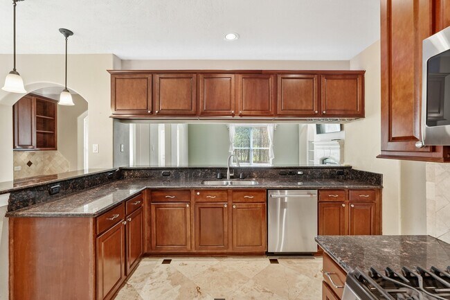 Building Photo - 2702 Pine tr