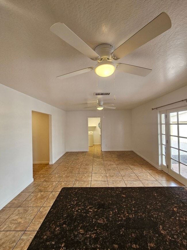 Building Photo - Scottsdale - 5 bedroom, 3 bath - Remodeled...
