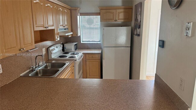 Building Photo - 2319 W 60th St