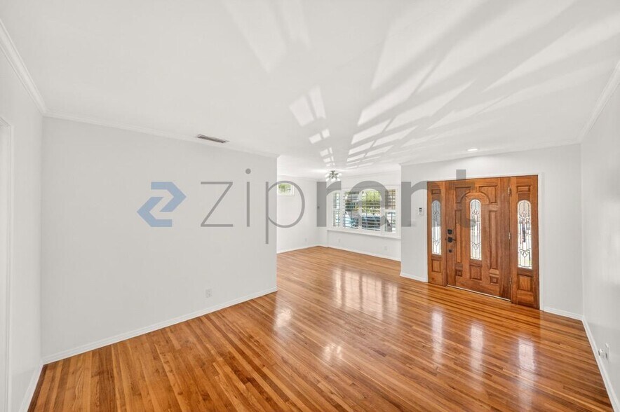 Building Photo - 1020 Felbar Ave