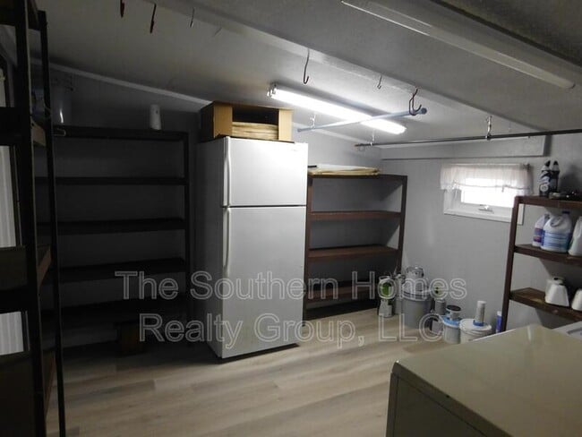 Building Photo - 113 Buck St