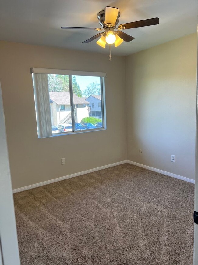 Building Photo - Updated 2BR/1BA 2 Story Townhome in Park Like setting in Santee