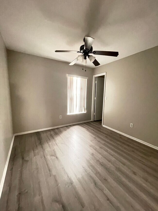 Building Photo - 3 Bedroom 2 Bath Home in Lakewood at the Crossings