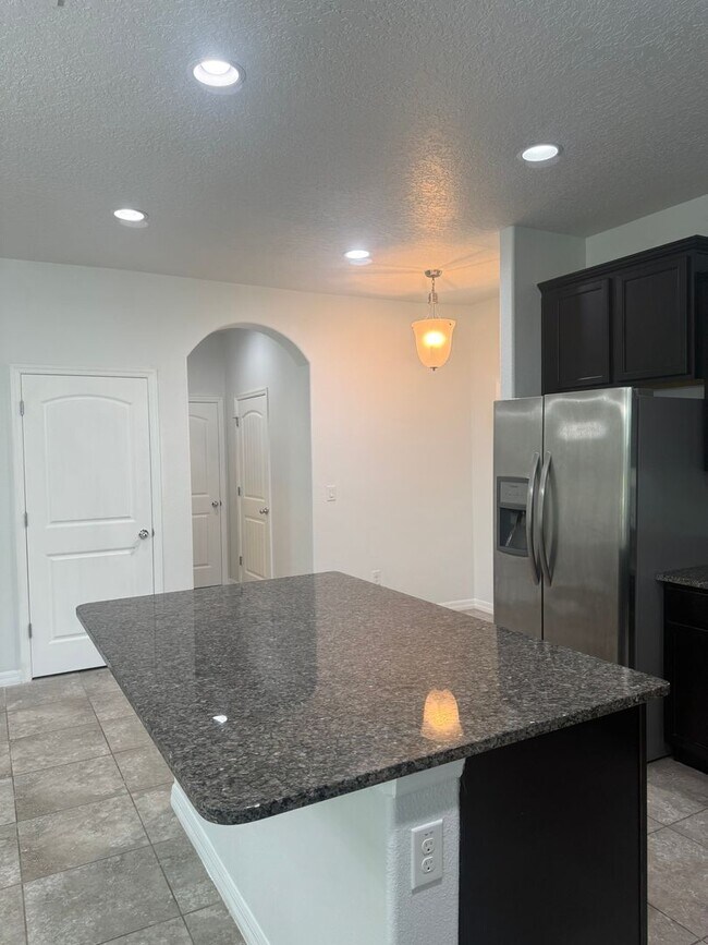 Building Photo - Home in WATERLEIGH Winter Garden!