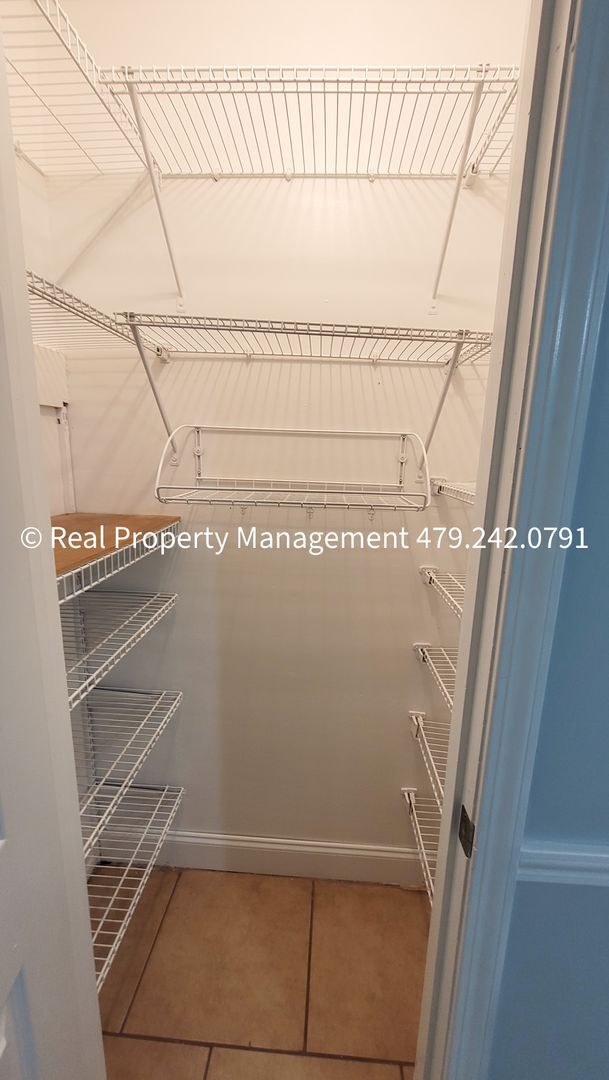 Building Photo - 3404 Iola Ave