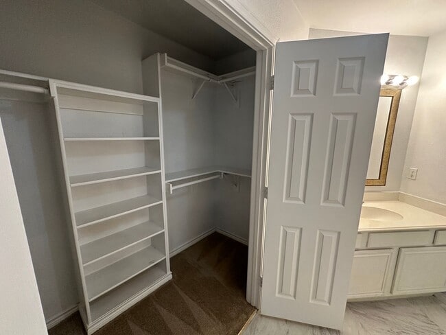 Building Photo - Wonderful 3-Bedroom Dallas Home For Rent!!