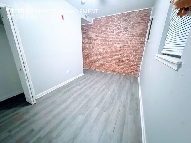 Building Photo - 537 S 55th St