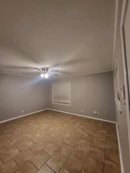 Building Photo - 214 Early Way Dr