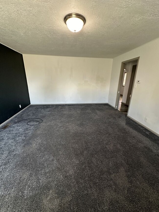 Building Photo - THIS IS A LEASE TAKEOVER, PLEASE CONTACT THE CURRENT TENANT, DANIEL @ 208-883-2854 - Super Cute 3...