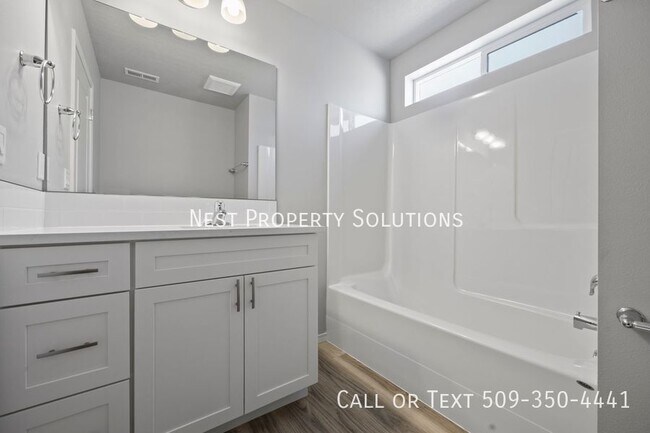 Building Photo - 913 N Washington St