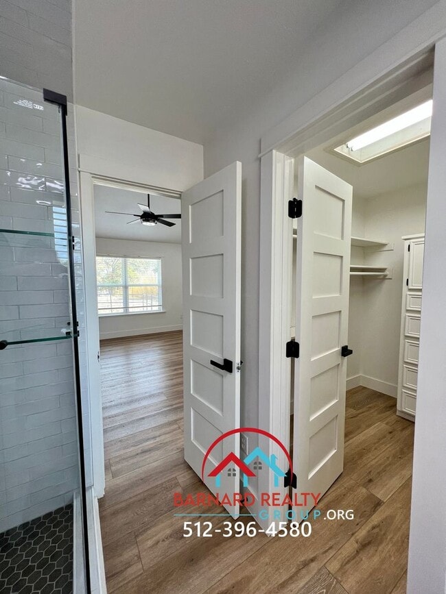 Building Photo - Country Living At It's Finest!