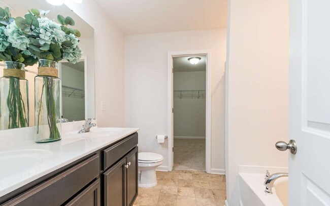Building Photo - Stunning 4-Bed Home in Wendell with Granit...