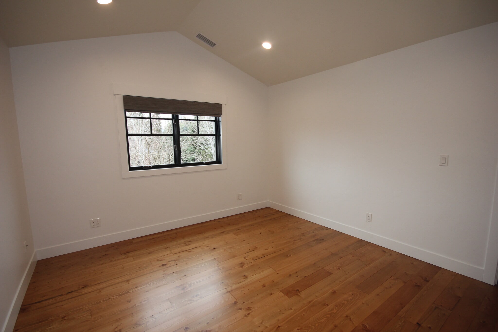 Building Photo - 1023 Creekview Dr