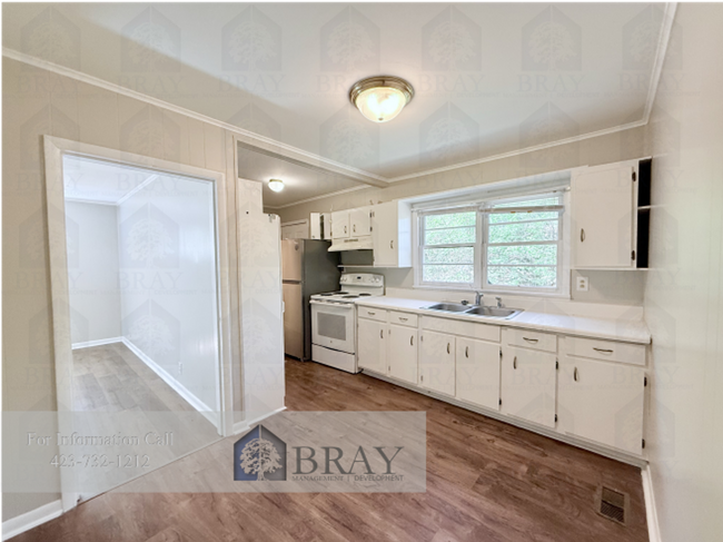 Building Photo - Charming Cottage Retreat in the Heart of Ridgefields – 2BR Renovated Home with Stream Views