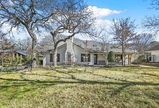 Building Photo - 9 Meadowbrook Ln