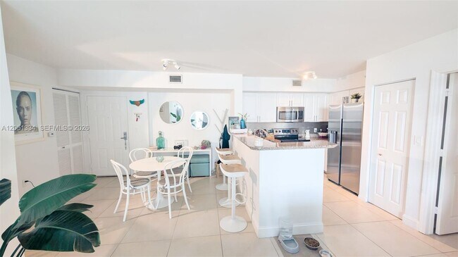 Building Photo - 1155 Brickell Bay Dr