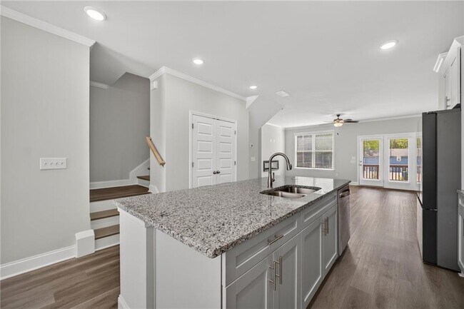 Building Photo - 523 Fundao Ln